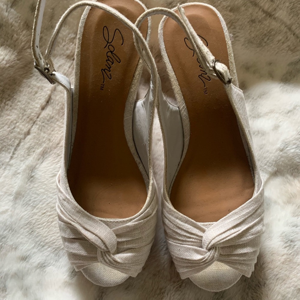 White wedges